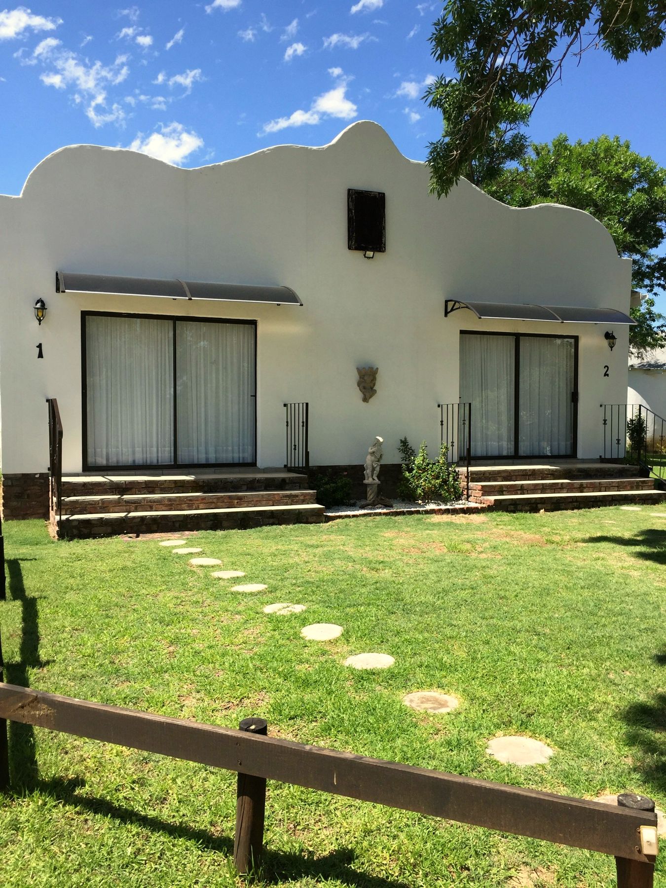 Die gewelhuisie met sy tuin